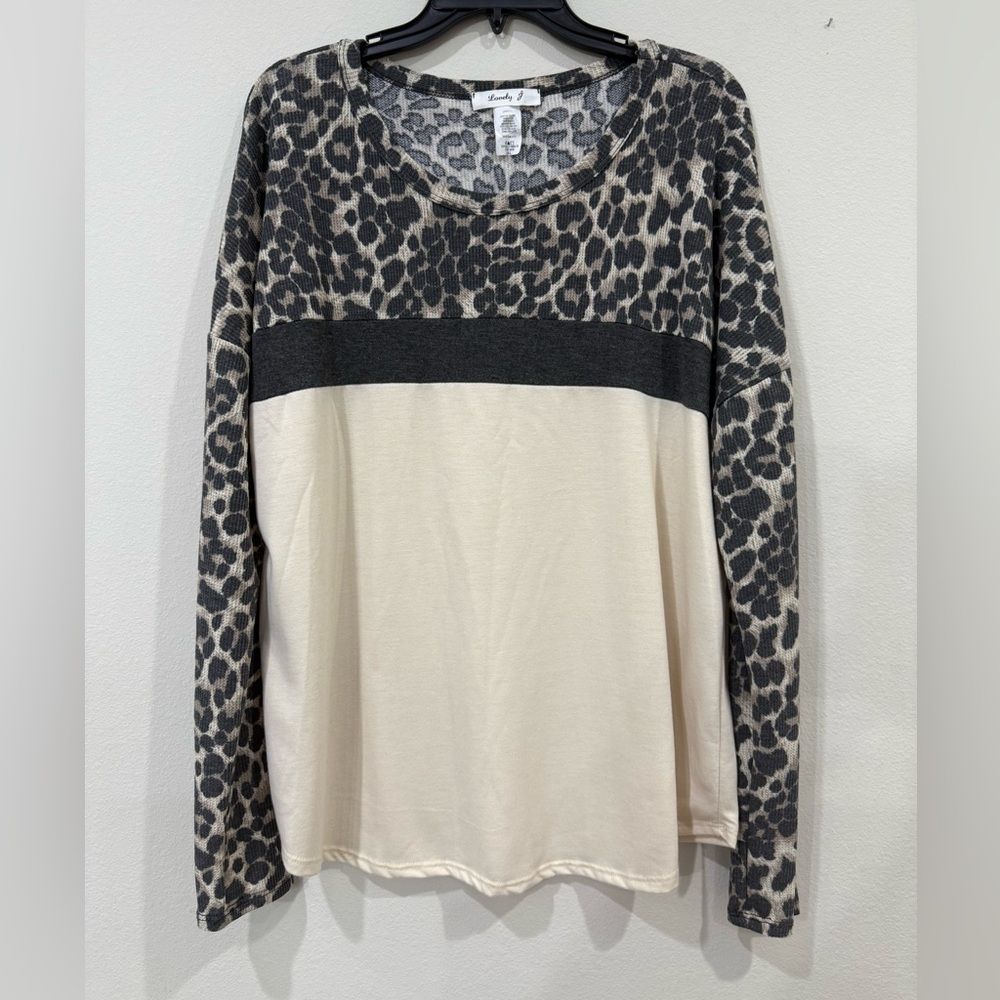 Lovely J Chic Leopard Print Sweatshirt